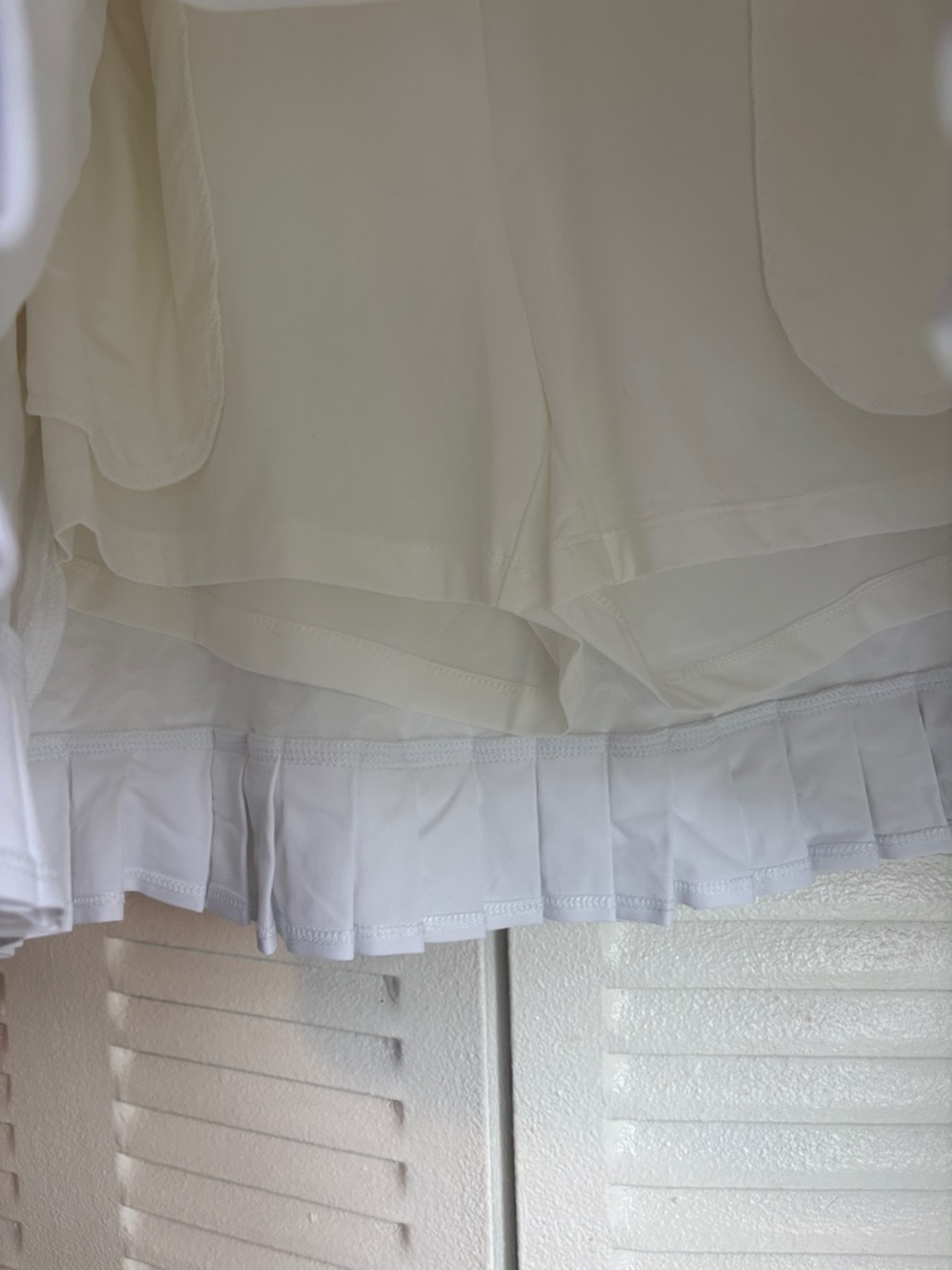 Two J. McLaughlin Pink and white Textured Ruffle Hem Skorts |
Size M | Feminine - Picture 7 of 14